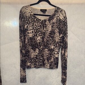 Karen Kane Cream Graphic Fitted Long Sleeve Blouse